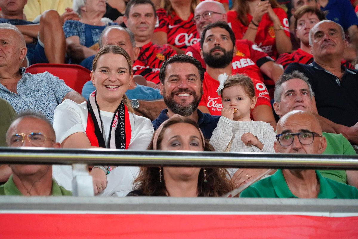 MargaProhens's tweet photo. Sumam el primer punt 🙌🏼 Gran inici de temporada davant un rival difícil com el @realmadrid i una afició inmensa, que també ha rendit homentage a @rudy5fernandez després d’una gran i brillant carrera ❤️🖤 

Hem disfrutat! Pinta molt bé aquest Mallorca d’Arrasate! Molta sort a tot l’equip per tot el que resta de temporada! Força Mallorca!! 

#MallorcaRealMadrid