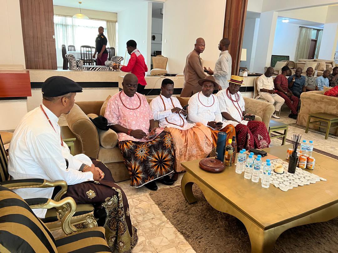 DafinoneEde's tweet photo. I had the honour of hosting the Forum of Presidents General of Urhobo at my residence in Sapele. The delegation was led by its Chairman, Chief Monday Arawore. https://t.co/l73VEH8pwP