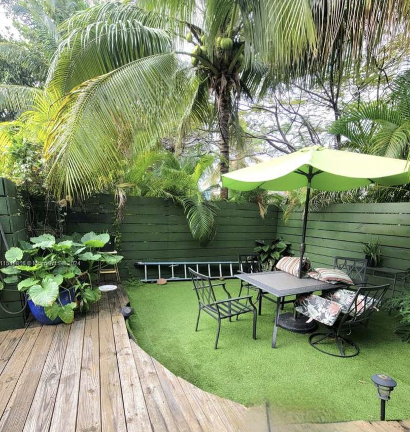 dluxjed's tweet image. 🏡 No HOA, More Bang for Your Buck! 🏡
We just sold this home's twin, and this one's even better!
✨ Awesome Location: Right by I-95, Overtown, downtown Miami, and the Miami River. 
💵 Cash Only

#MiamiHomes #NoHOA #RealEstateDeal #forsale #townhome #overtown