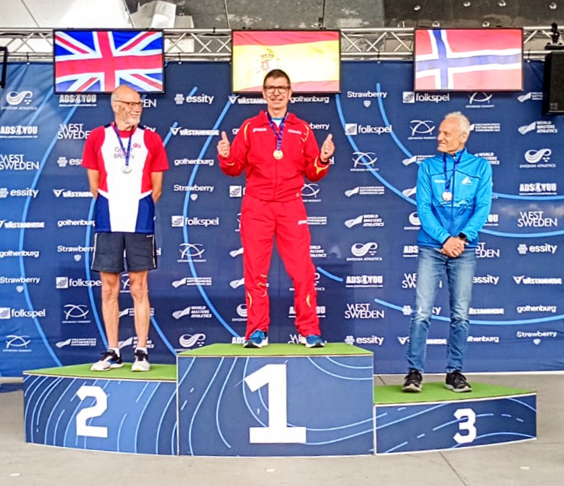 Hoy tenemos que reconocer el esfuerzo y los resultados de nuestro compañero y amigos Rafael Rico. Hoy se ha convertido en Campeón del Mundo, Máster 70, en 10k en ruta, en Gotemburgo, Suecia.

Enhorabuena campeón!