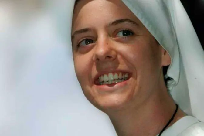 "Todo o nada"  -Hna. Clare Crocket

Dios su vida por el Amor a Cristo en su camino a la Santidad

Hna. de las Siervas del Hogar de la Madre, rebosaba energía, alegría y amor.

"No dejes que nada se interponga entre Tu corazón y el mío"

Reza por nosotros!

youtube.com/watch?v=FkFS_Z…