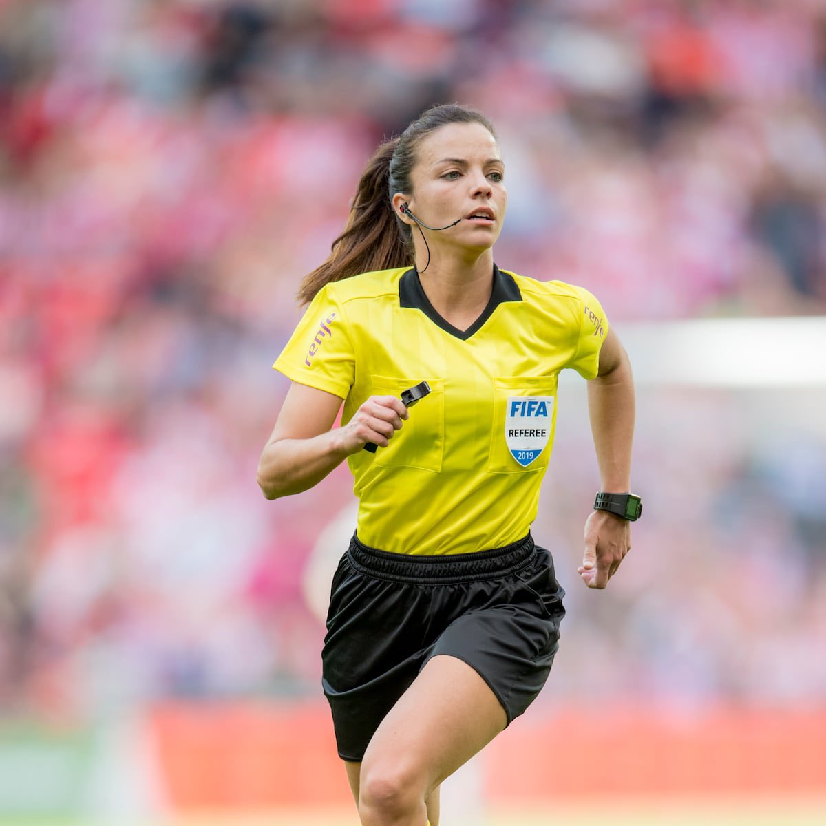 MrAsubio's tweet photo. 🥇Marta Huerta acaba de hacer HISTORIA en el arbitraje español al pitar el comienzo del Burgos-Cartagena y debutando como árbitrA principal de 2ª división.

💪🏻¡PIONERA! https://t.co/Wq6Bzotm72