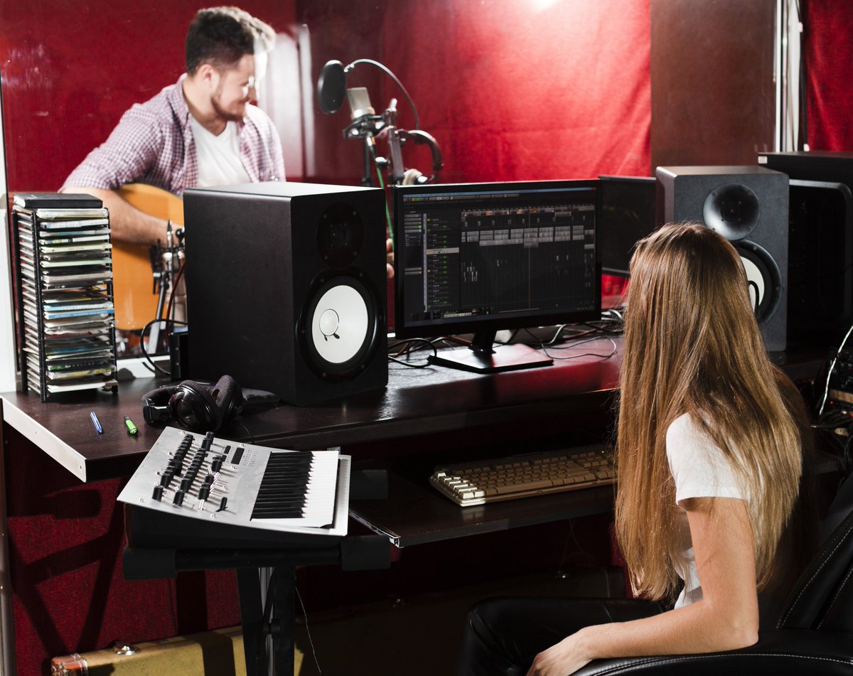 Arrowzoom's tweet image. Create professional tracks with vocals and instrumentals that are crystal-clear. Elevate your sound with the ultimate acoustic setup. 
.
➡️follow @Arrowzoom
.
#acousticexcellence #musicproductionmagic #studiotransformation #producergrind #studiosession #reverb #hometheater