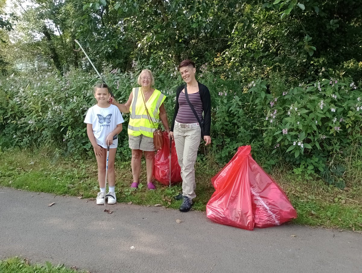 Julie27Rose's tweet photo. We had four extra volunteers today, in total we cleared 23 bags.
Two fly tipping reports logged.
Thanks to @NewportCityH for bag collection and @NewportCouncil for fly tip reports.
Newport Canal Clean-up and Litter Picking Group - #keepingthecommunityclean πππ https://t.co/Xj7PBQZgkp