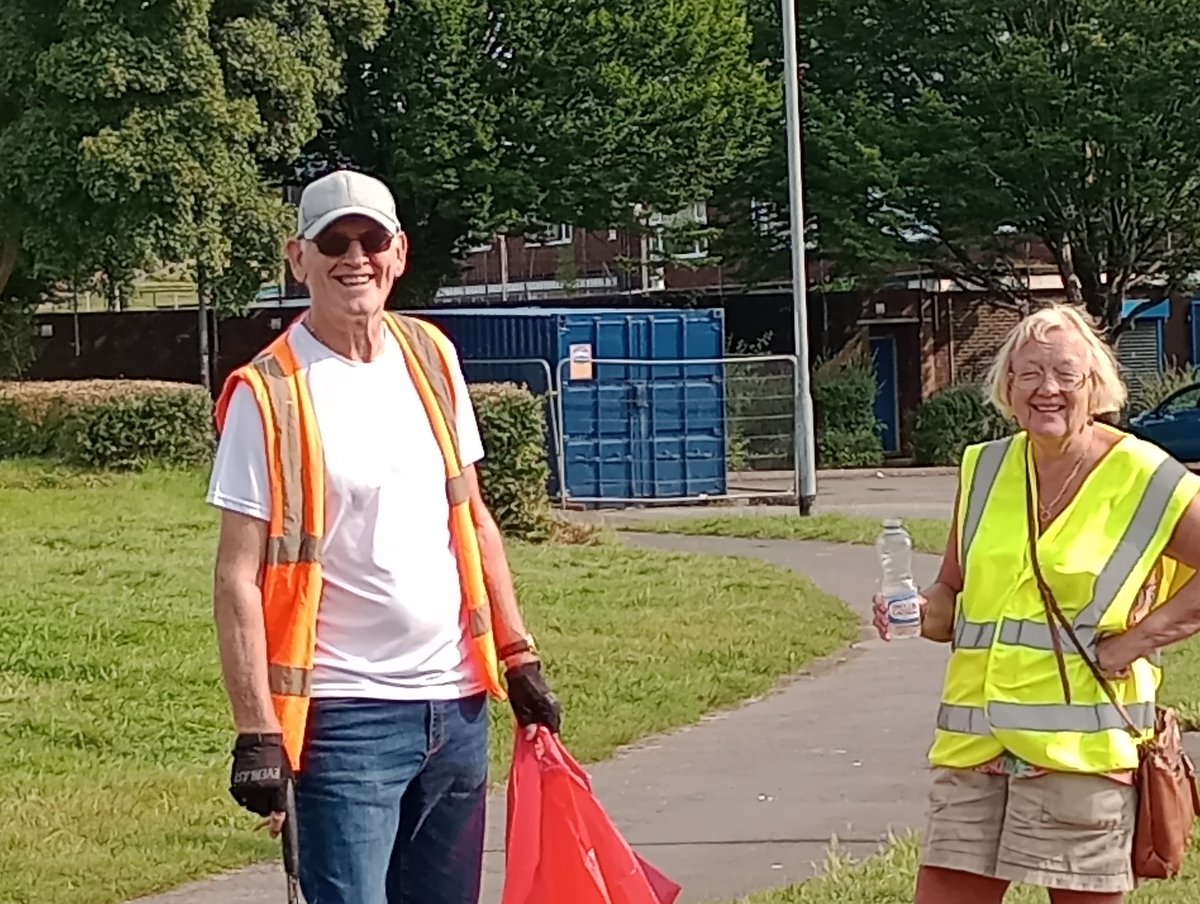 Julie27Rose's tweet photo. We had four extra volunteers today, in total we cleared 23 bags.
Two fly tipping reports logged.
Thanks to @NewportCityH for bag collection and @NewportCouncil for fly tip reports.
Newport Canal Clean-up and Litter Picking Group - #keepingthecommunityclean πππ https://t.co/Xj7PBQZgkp