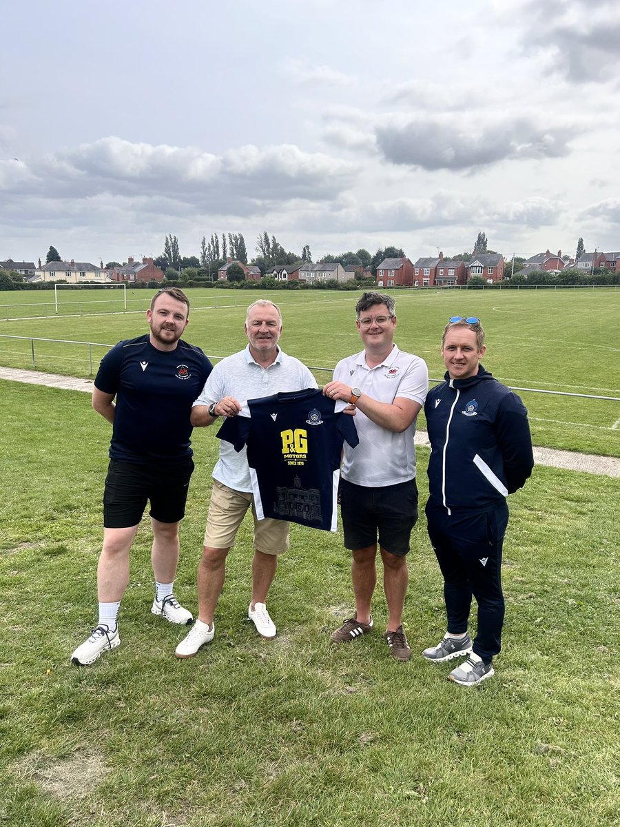 <a href="/KevRatcliffe4/">Kevin Ratcliffe</a> launching our new youth kits <a href="/MacronWrexham/">Macron Sports Hub NW</a> with the new club crest <a href="/RetuCreative/">Retu Creative</a> 👏🏻💙 

Pictured here with Head of youth <a href="/Arron_Thomas/">Arron Thomas</a>
Chairman <a href="/eggmysta/">Robert Edge</a> &amp; First Team
Manager <a href="/GarethRJones_/">Gareth Rhodri Jones</a> 

#UTA 🔷