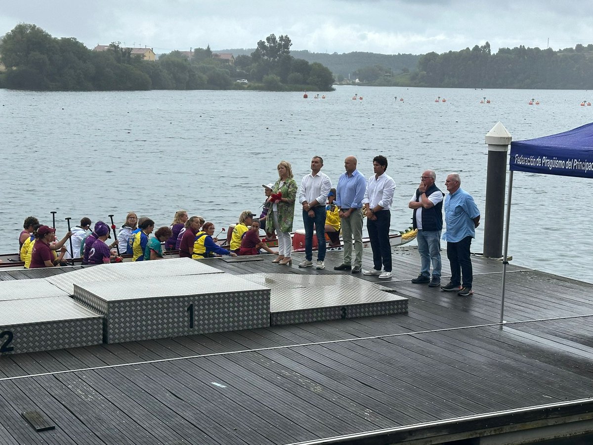 GPSAsturias's tweet photo. 🚣🏻♂️ La vicepresidenta de la Junta General, Celia Fernández, asiste al VIII Campeonato de España de Barco Dragón, en el embalse de #Trasona. https://t.co/mdHBc2v671