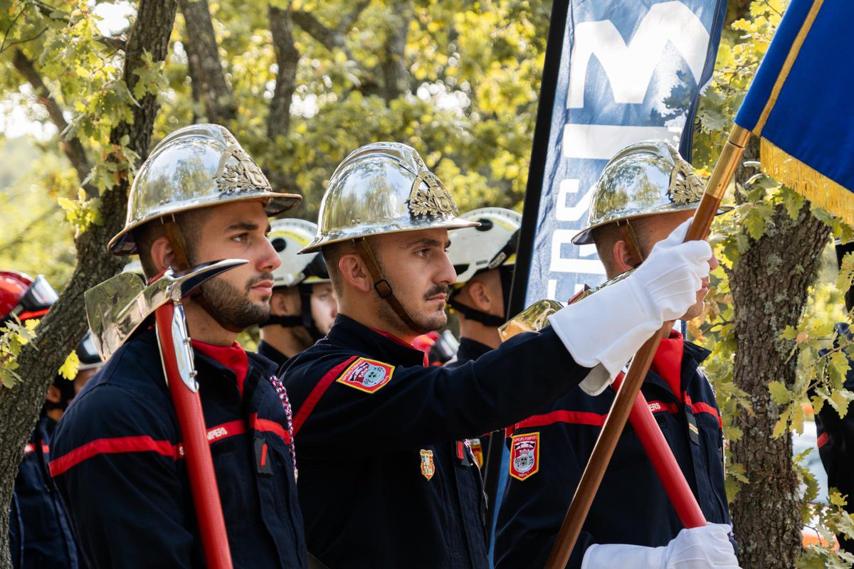 Pompiers_13's tweet photo. [#Hommage]

Les #Pompiers13 se souviennent. 🖤

Ce jour, un hommage solennel a été rendu à Cosma Dritzas, sapeur-pompier du CIS Martigues, ainsi qu'à Maggid Chabbi et Gérard Di Martino, tous les 2 sapeurs-pompiers du CIS #Trets.

À jamais dans nos cœurs 🕊️ https://t.co/jca16kRIfM