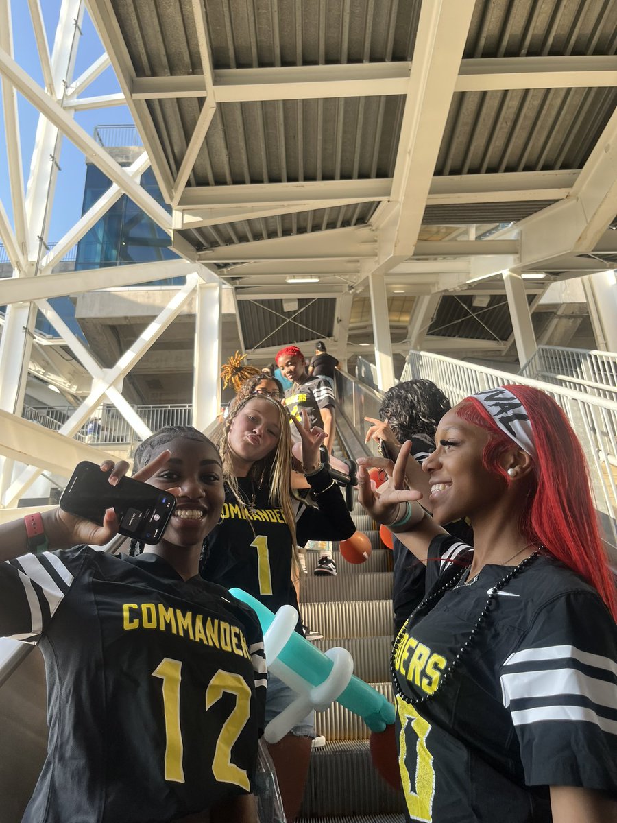 EWFlagFootball's tweet photo. Thank you to the @jaguarsfoundation and @adriel_rocha for the tickets to the Jag vs Buccaneers preseason game we had a great time !! @EWCommanders https://t.co/5f60CuzfVH