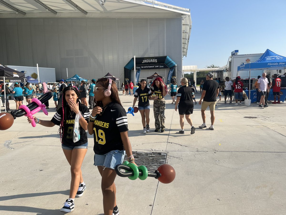 EWFlagFootball's tweet photo. Thank you to the @jaguarsfoundation and @adriel_rocha for the tickets to the Jag vs Buccaneers preseason game we had a great time !! @EWCommanders https://t.co/5f60CuzfVH