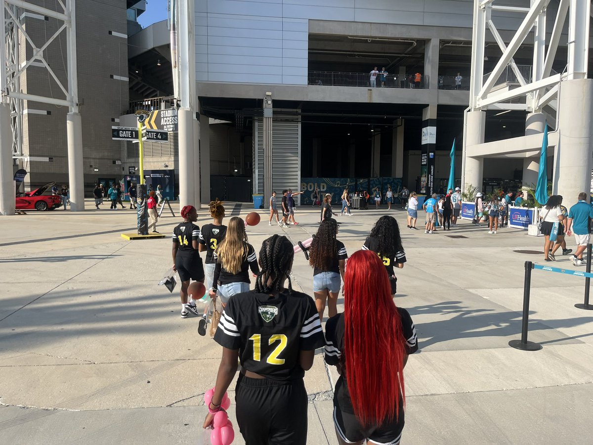 Thank you to the @jaguarsfoundation and @adriel_rocha for the tickets to the Jag vs Buccaneers preseason game we had a great time !! <a href="/EWCommanders/">Ed White Athletics</a>