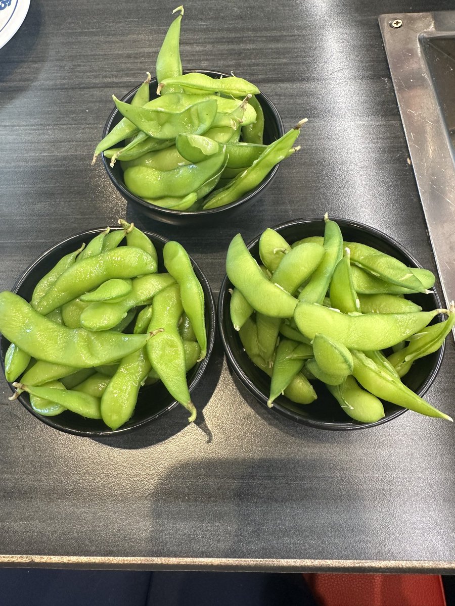 PsychoFizz's tweet image. I just ate about 95% of my body weight in Edamame. Please send help. #idonthaveaproblem