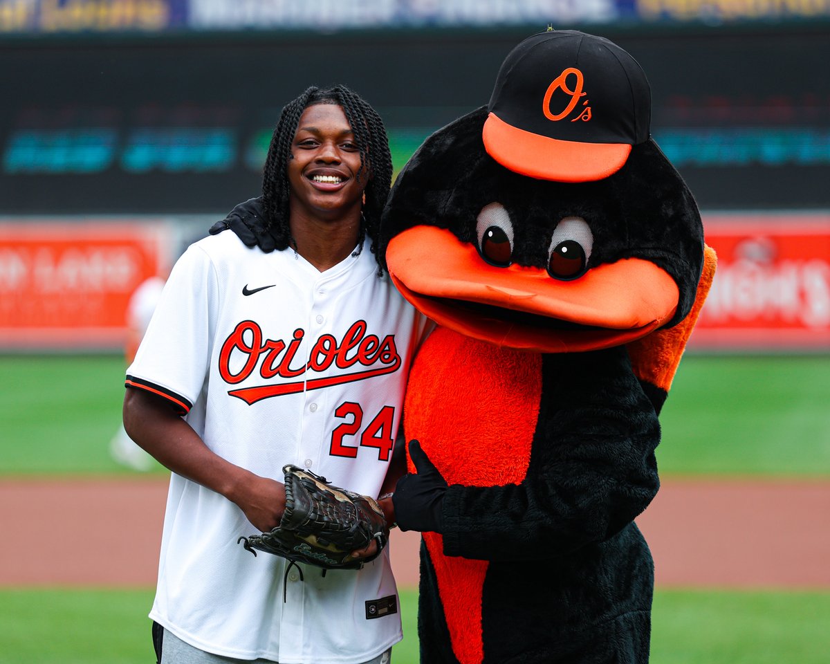 Baltimore native Bub Carrington threw out today's ceremonial first pitch!