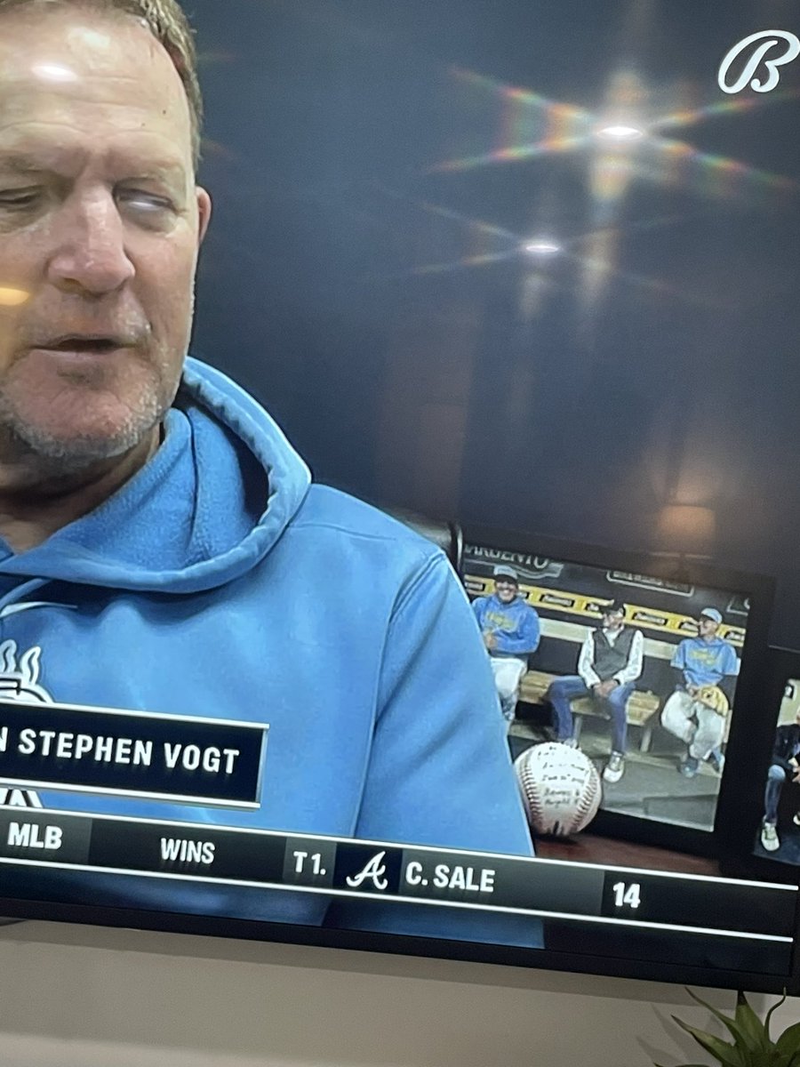 WoodridgeJoe's tweet photo. Wondering what a fan would have to do to get a copy of this picture behind Murph. @MikeVassallo13’s gotta know! https://t.co/XsfeF8AQK8