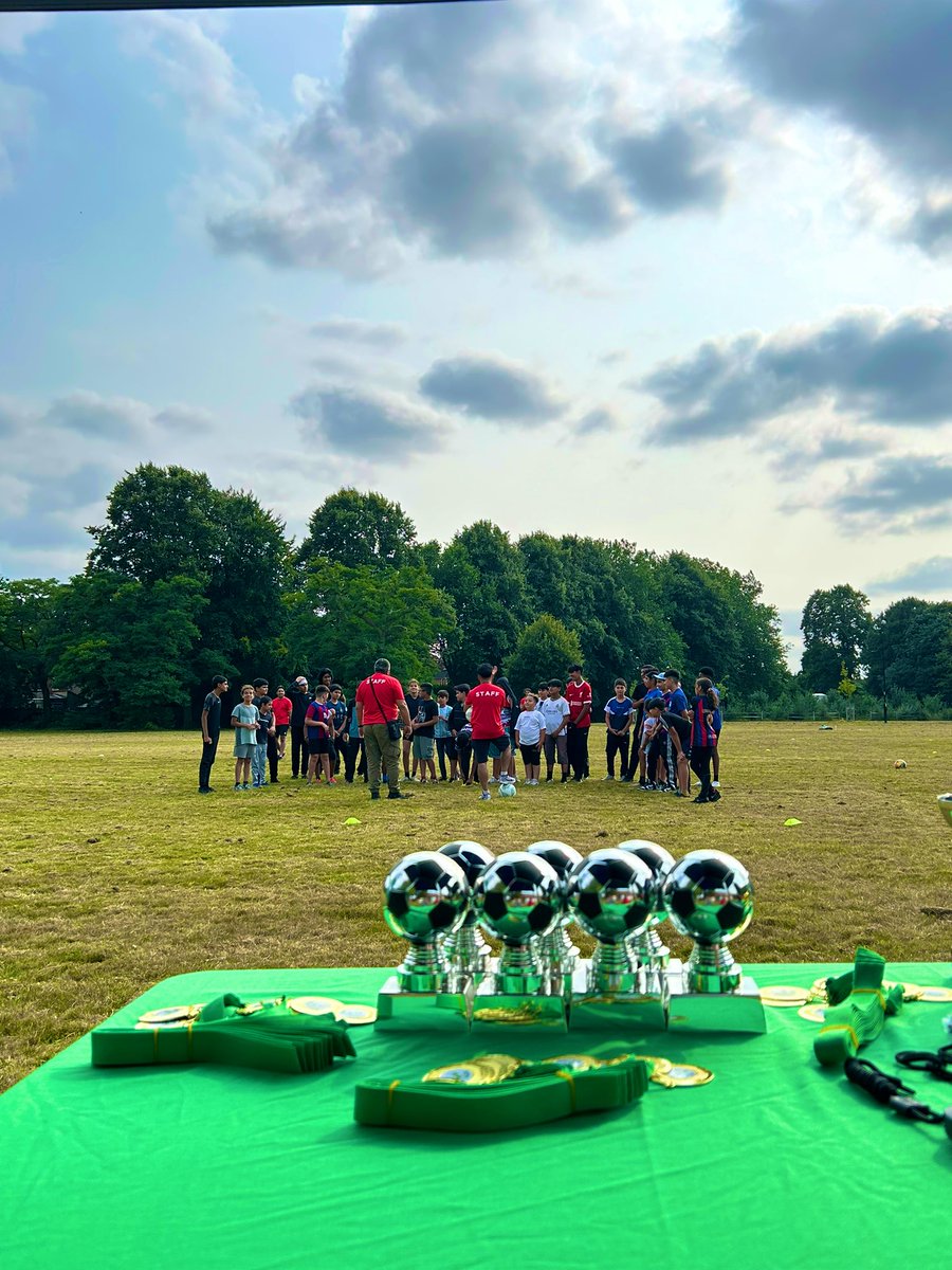 positiveyouthUK's tweet image. Sunday evening football fun in Foleshill! ⚽🌟 Amazing to see so many young people coming together, with support from incredible partners making a real difference. The Go Parks project is giving our young people more opportunities to shine. @HoECF #RisingStars #GoParks