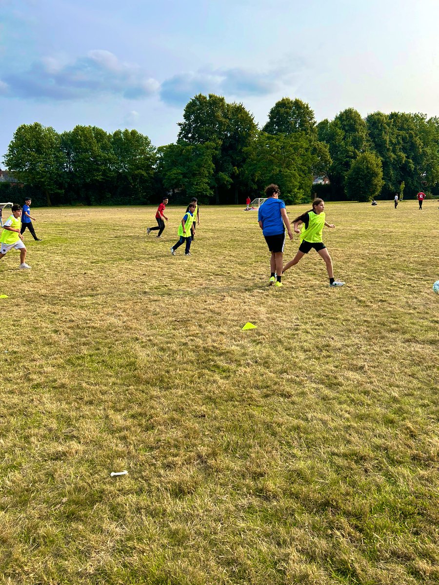 positiveyouthUK's tweet image. Sunday evening football fun in Foleshill! ⚽🌟 Amazing to see so many young people coming together, with support from incredible partners making a real difference. The Go Parks project is giving our young people more opportunities to shine. @HoECF #RisingStars #GoParks