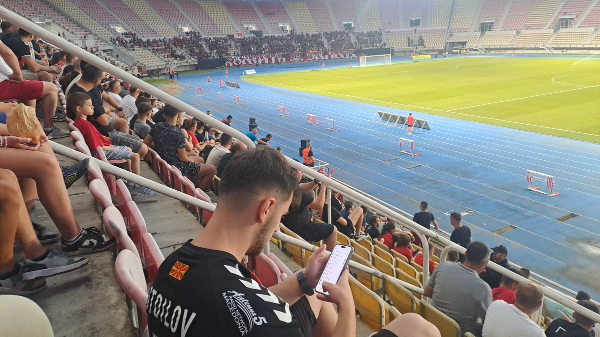 Градски 18.08.2024

Спремни за дербито против шурите. Сега ќе пееме, после ќе славиме, така оди обично.

Напред Вардар ❤️🖤
#ЕденЖивотЕднаЉубов