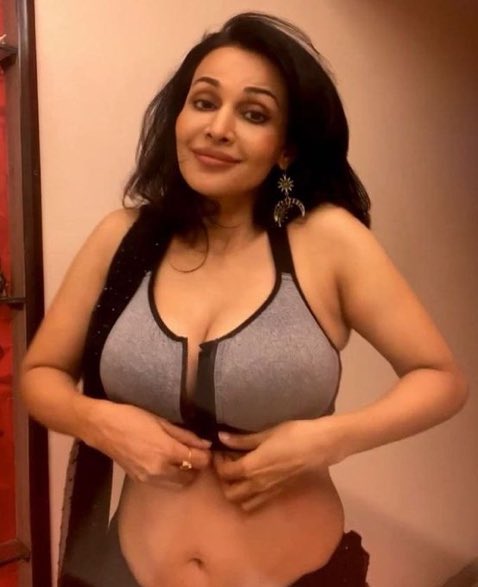 iaamaadi's tweet photo. Maal flora saini 👄🥵🔥 https://t.co/z0OCt81IUo