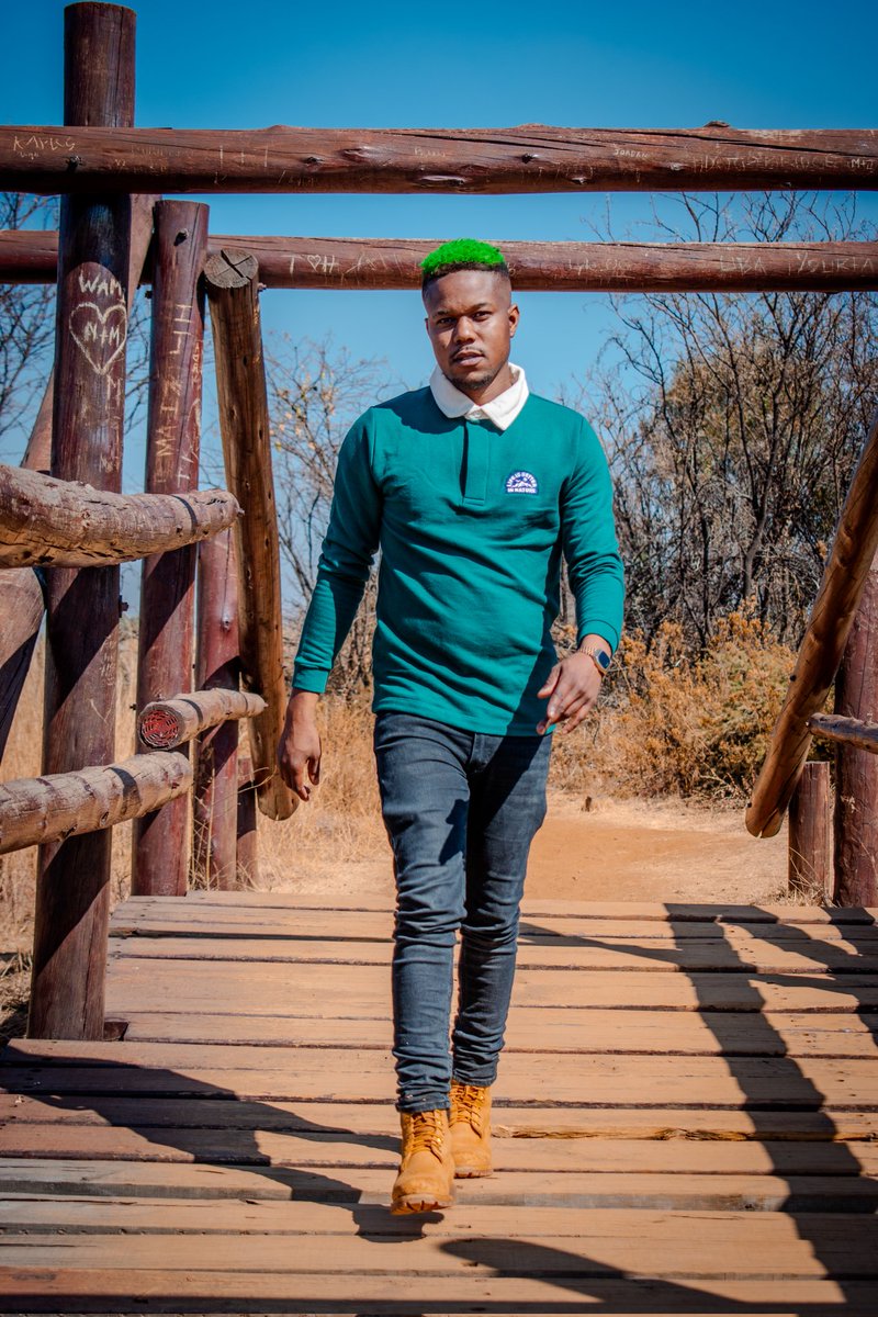 djgizo's tweet photo. Rocking a hairstyle as vibrant as the music I'm creating. Stay tuned! 💚✨️🎧

#danukesrecords #amapiano  #bacardi #fypシ゚ #trending https://t.co/yVCeWkTRDo
