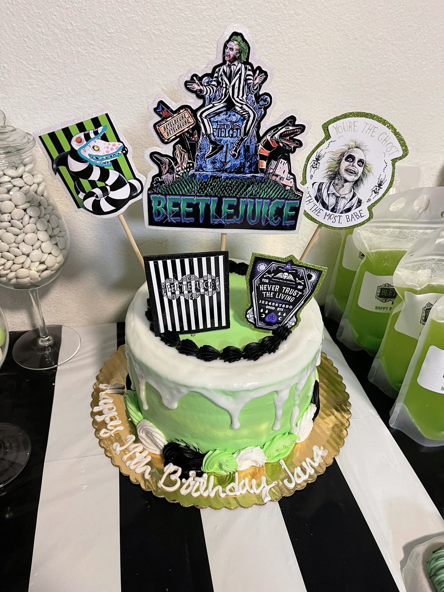 xMJJGangstax's tweet photo. Beetlejuice was the theme for my birthday this year! Can’t wait to see the movie next month. @Beetlejuice 🤍💚🖤 https://t.co/WmMtoGDCgk