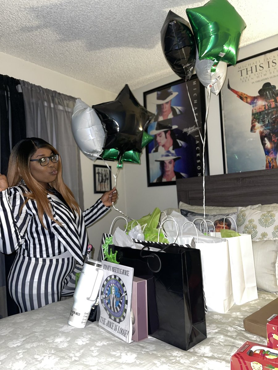 xMJJGangstax's tweet photo. Beetlejuice was the theme for my birthday this year! Can’t wait to see the movie next month. @Beetlejuice 🤍💚🖤 https://t.co/WmMtoGDCgk