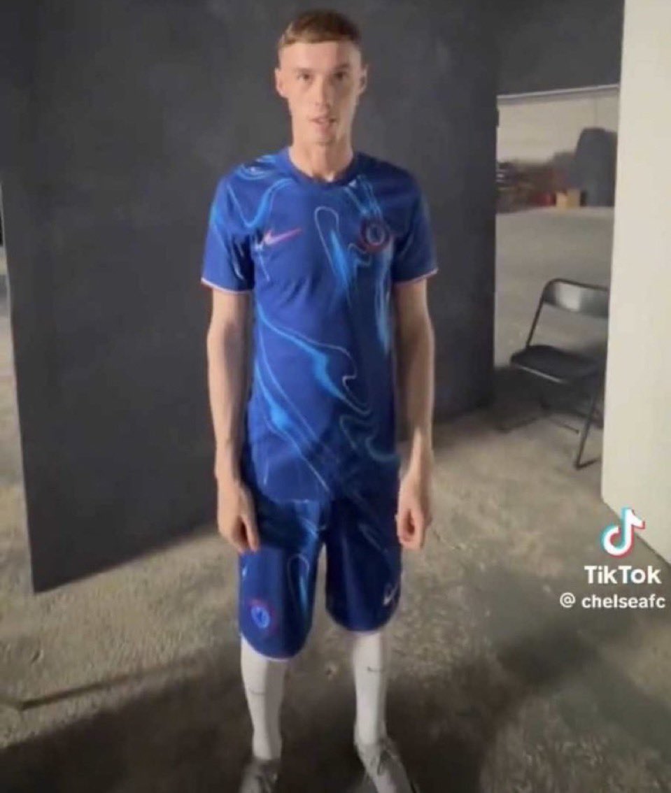 UTDTrey's tweet image. “Referee, Maresca said you should give me a penalty”