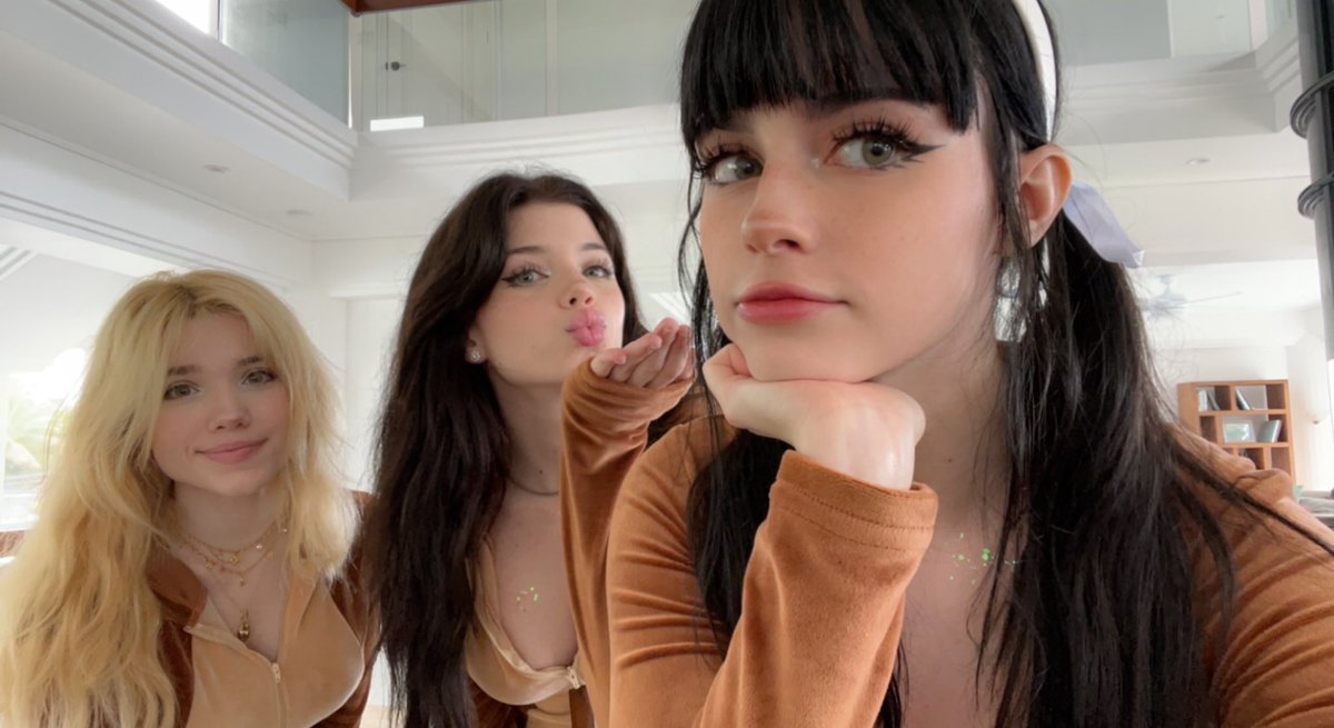 choose your egirl https://t.co/UMHktNDjn8
