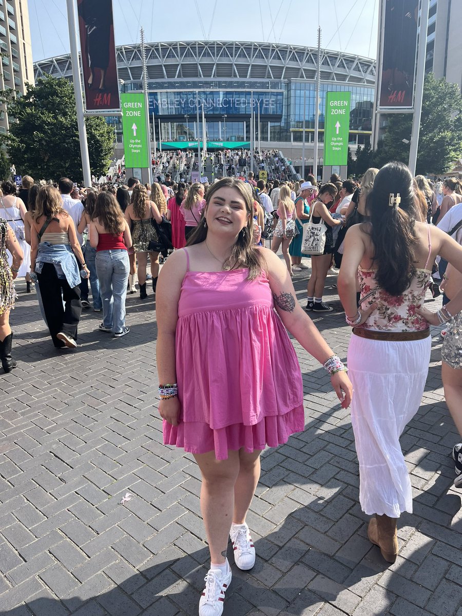 Miss Hunter tweet media