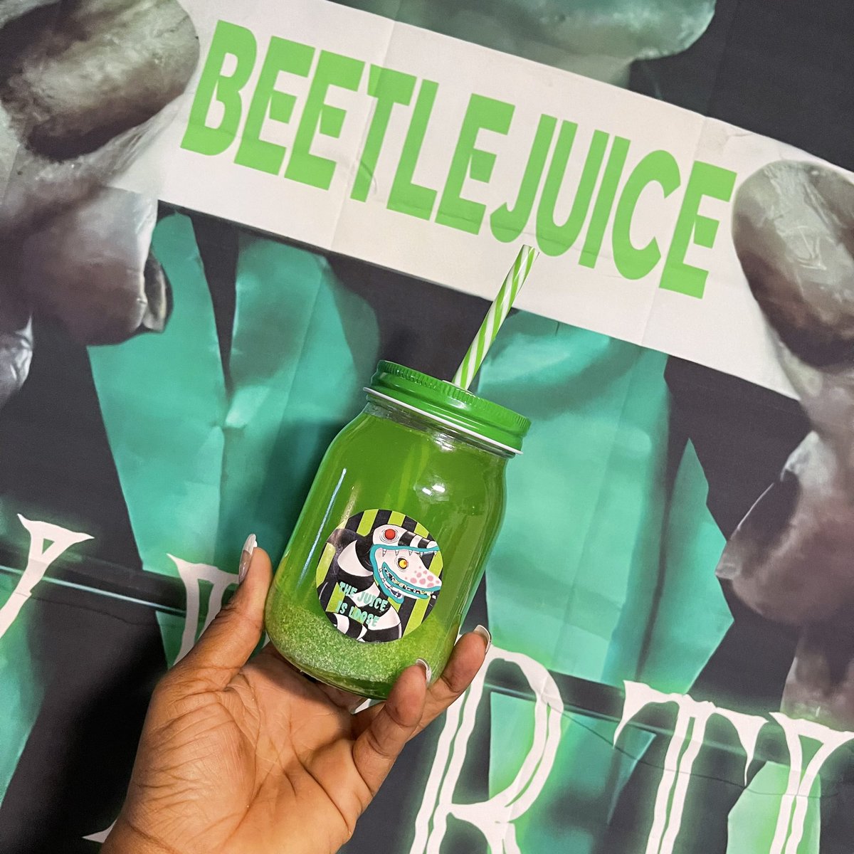 xMJJGangstax's tweet photo. Had a great time with family. Thank you for those who came to celebrate with me. 💚🤍 #leoszn #Beetlejuice #beetlejuicethemusical https://t.co/ckMOySxuP8