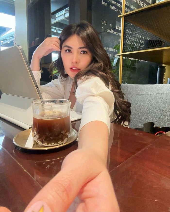 detikfood's tweet photo. #Foto Angela Lee kerap membagikan momen mewah hingga kulineran di Instagram lho, detikers! Mulai dari makan bakso beranak hingga donat🍜🍩
Lihat fotonya di sini!
>> https://t.co/fzzUBTpsb8
Foto: Instagram/angelalee87
#detikfood #angelalee #angelaleeditangkap #kasusangelalee https://t.co/eiplUWUqtX