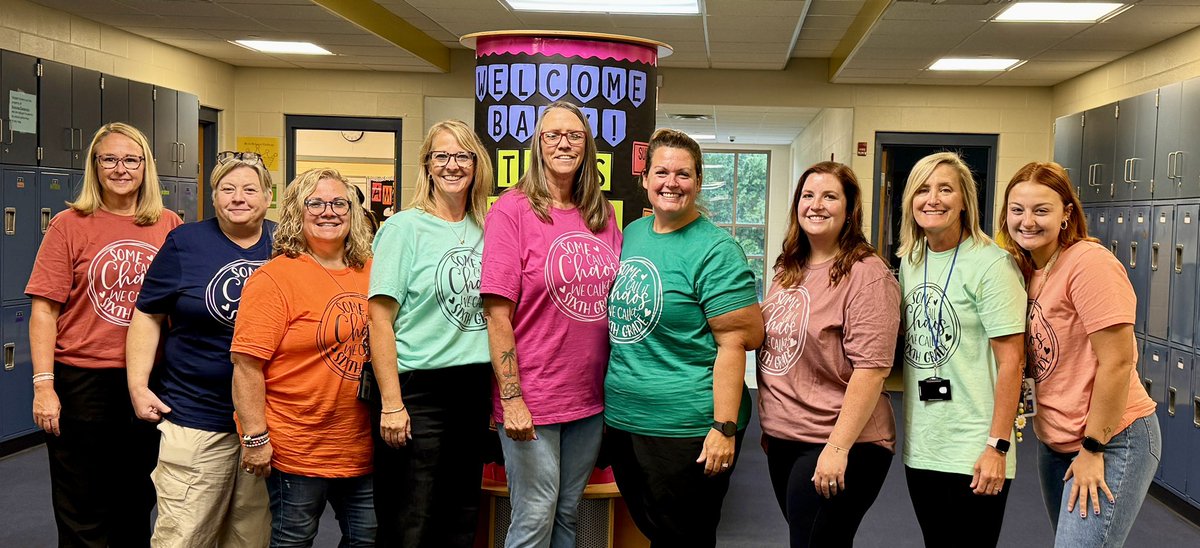 dcole7613's tweet photo. The 6th grade team @Hamilton_RV ! We are ready for a great year! #RoyalByChoice https://t.co/7wzIPcIfx9
