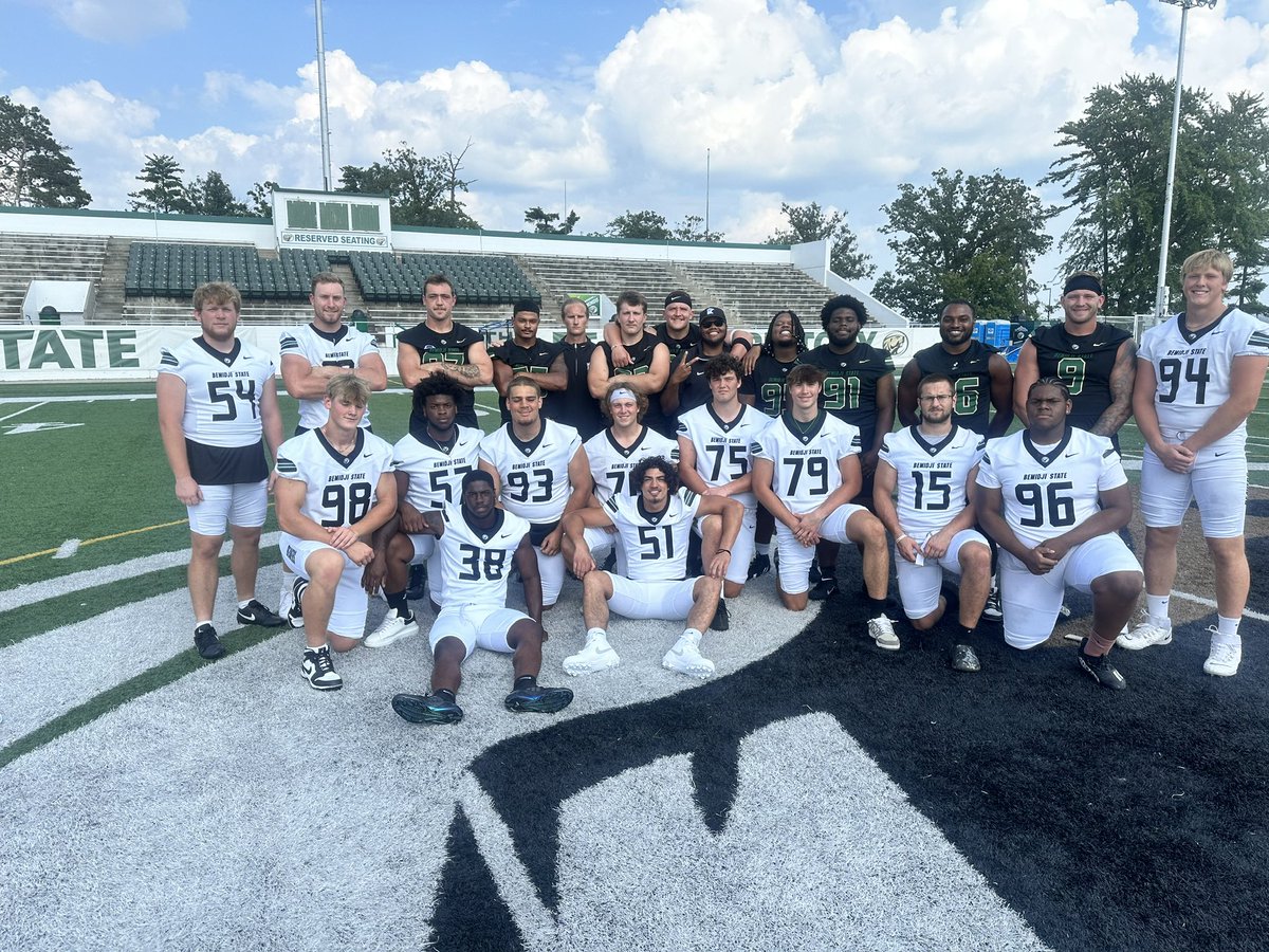 CoachCareyDL's tweet photo. Picture day yesterday!! Had a great practice today!! Boys was humming around after the off day!! https://t.co/kBWjLGec8X