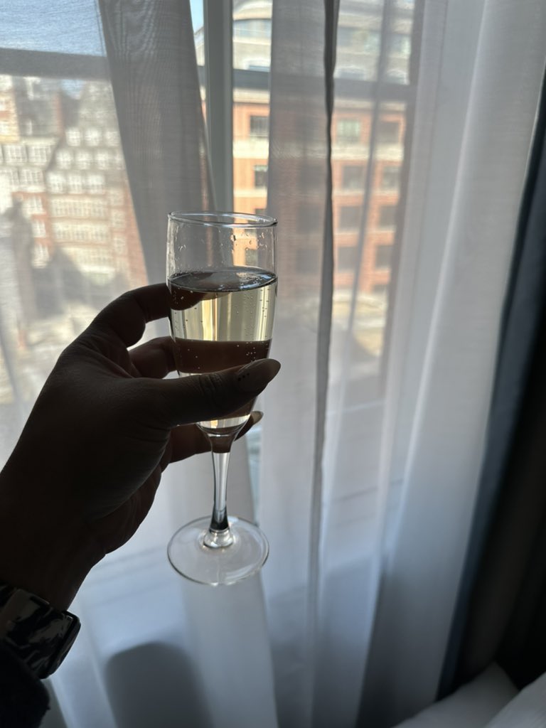 kaaylova's tweet photo. still living lavish  ✈️🌏🥂 https://t.co/kPlftPtvJ7