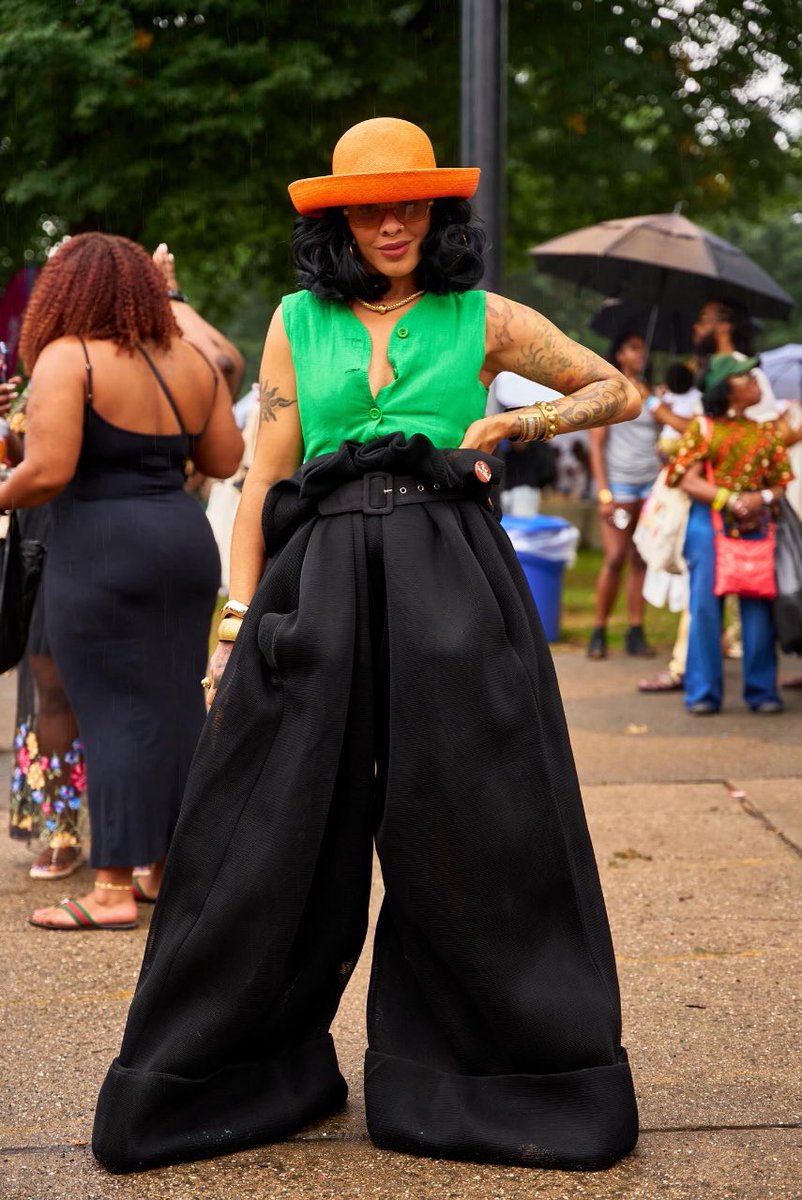 ShaylaBang's tweet image. Basking in my Black Girl Flyness 
.
pants by @joseph_mcrae 
Hat:vintage 
Shirt: thrifted 
.
Thank you #Curlfest 
Photographer cthru_zed