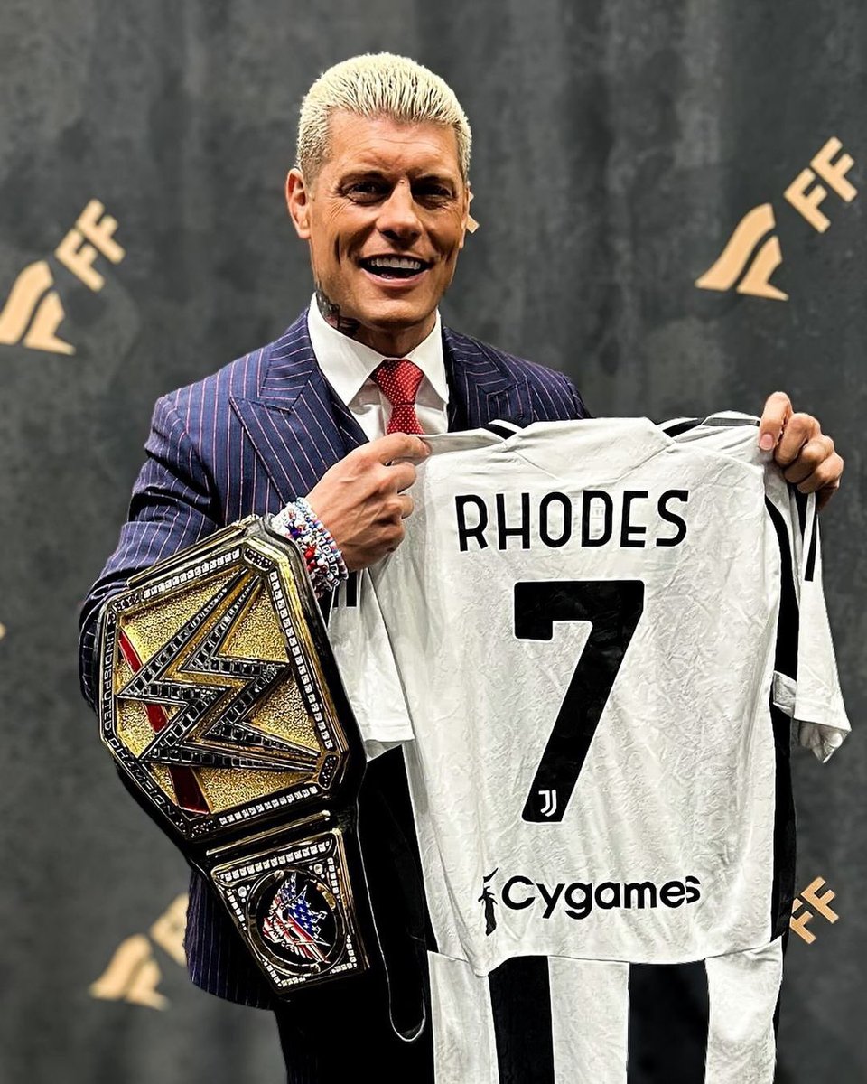 JuventusTopNews's tweet photo. .@CodyRhodes ⚪️⚫️👀👕 https://t.co/8tBo5lNmpG