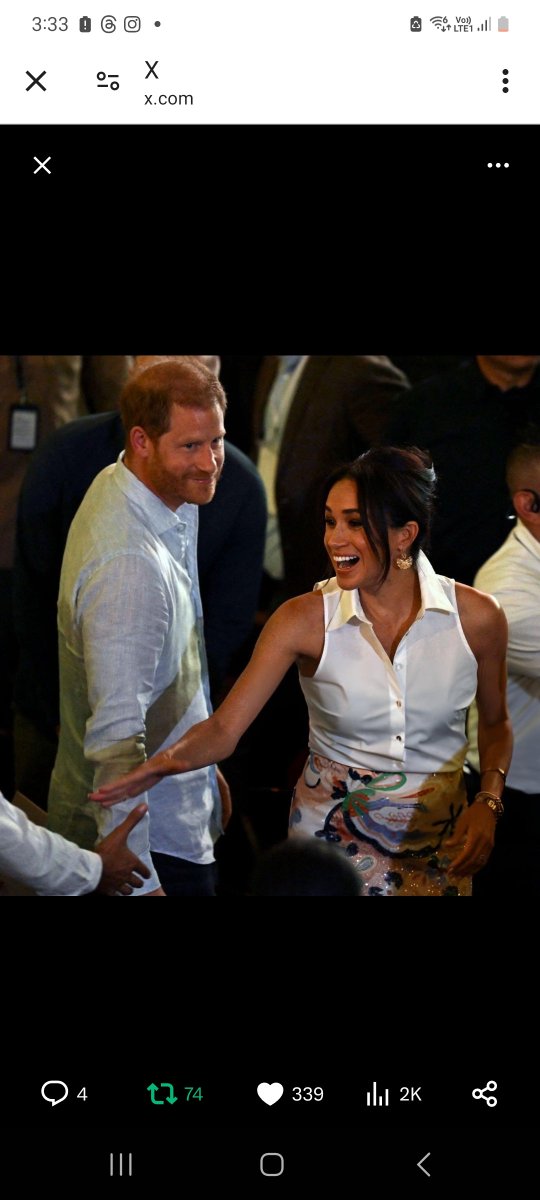 KerryLy4's tweet photo. https://t.co/1Nm8pfE2QY 

Shes such a sweetheart, making sure to talk to everyone. 
So many people wanting to meet them. 🤍

#HarryandMeghaninColombia 
#HarryandMeghanAreLoved 
#Harryand https://t.co/5Ao2d3mHfF