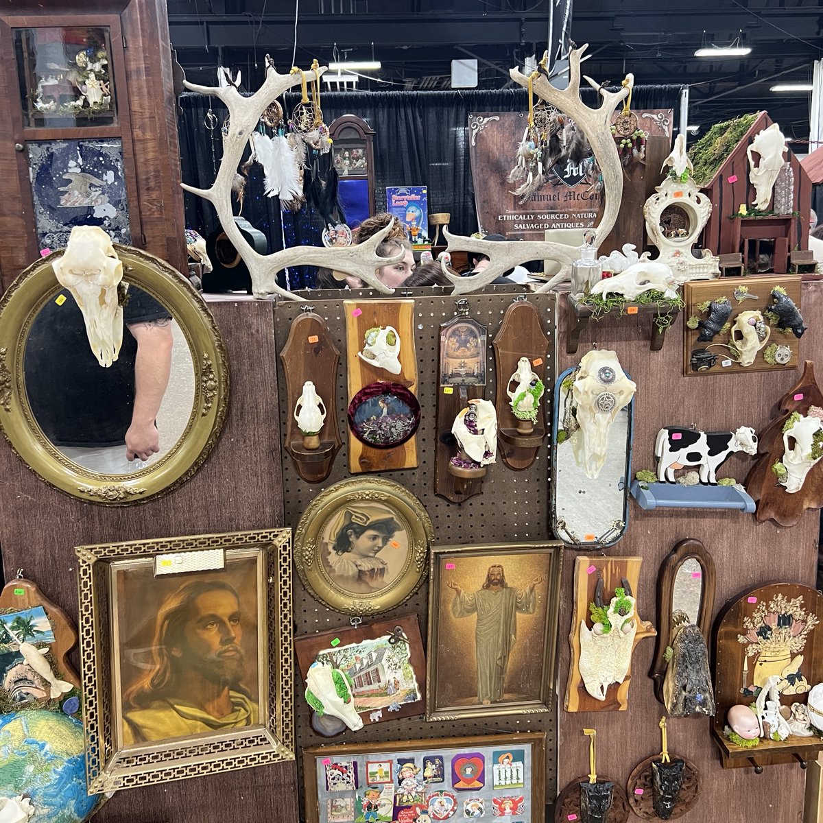 chrismel tweet media