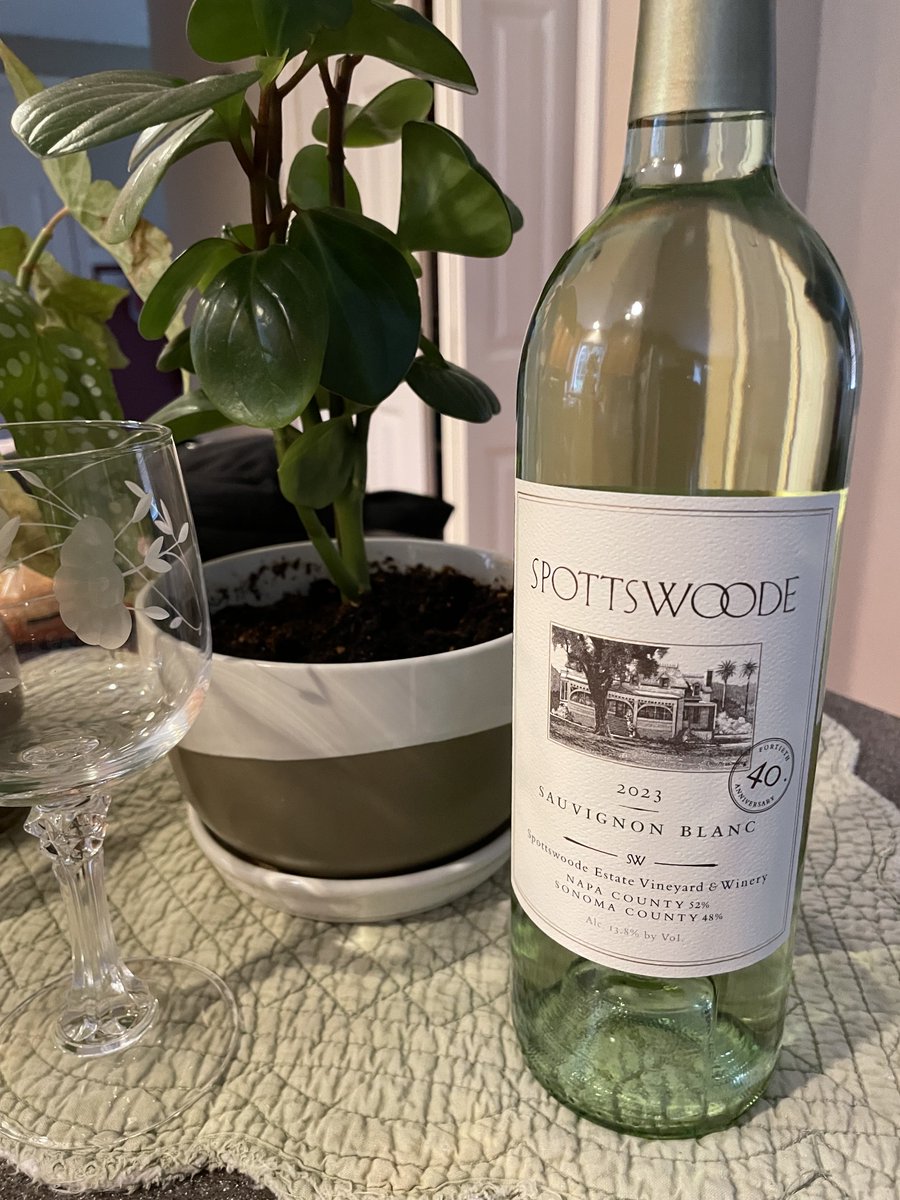 White wine of the week: Spottswoode, 2023 Sauvignon Blanc, CA. Bright gold in color with aromas of citrus, white peach, and juicy pear. On the palate, balanced acidity along with lemon and grapefruit flavors that carry through to the sharp, crisp finish. @alvuona,@wicndotorg