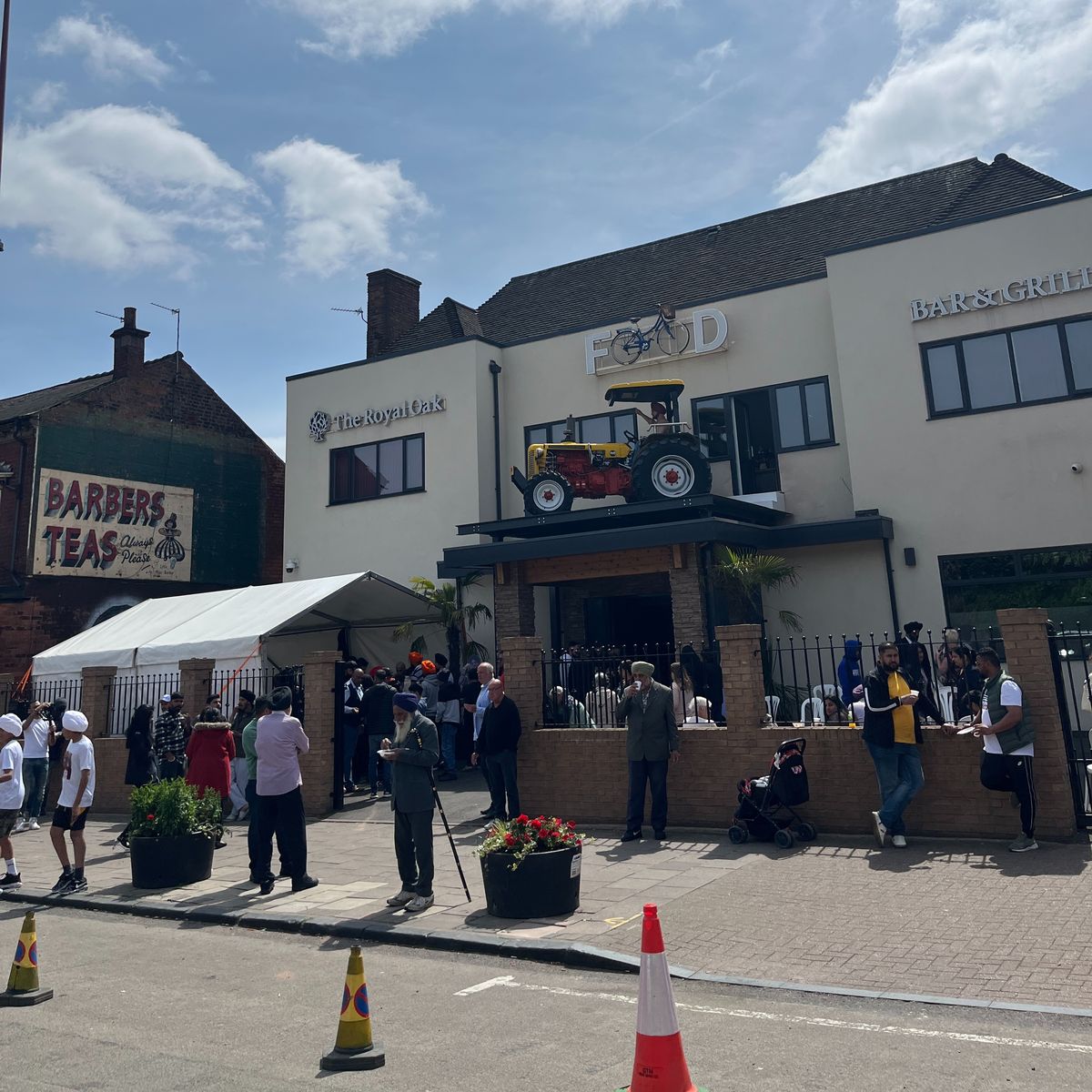 TheRainbowStand's tweet photo. 🍺🚨 Avoid The Royal Oak! 

A once great pre match pub.This season,their greed is unacceptable. I encourage all Baggies fans to boycott.

A markup of 121% on match day for a pint,even more so on food/portions.

Hate greedy cxnts I do. 

Royal Oak, Holyhead Rd, Handsworth. https://t.co/GiW8Ofk2uI