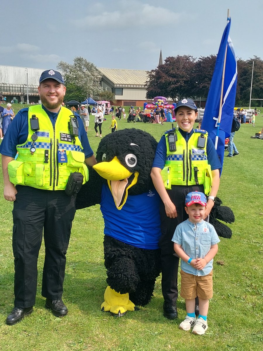 swpolice's tweet photo. Its been another busy few days across the force out and about #InYourCommunity
We've been at summer events☀️, rescuing a dog🐶, on patrol 🚓 and of course, keeping South Wales safe👍
If you've said 'hello' to us or stopped for a quick chat - thank you! 💙
#SaferSummer https://t.co/sZORELL6Jw