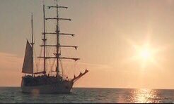 doctoratsea's tweet photo. ᅠᅠ
ᅠㅤㅤㅤㅤㅤ
ᅠᅠᅠᅠ  ————   𝑷𝑬𝑫𝑹𝑶 /𝑷𝑰𝑻𝑰/ 𝑮𝑰𝑹𝑶𝑵𝑬́𝑺.
ㅤㅤㅤㅤ 𝙵𝙲 ( 𝚂𝚄𝙶𝙴𝚁𝙸𝙳𝙾 ) : javier hernández.
ᅠᅠᅠᅠ Alumno que ingresó en el estrella polar con la prioridad de ligar, por lo que el mar y el resto le importan bien poco.
ᅠᅠᅠᅠ + info en md. https://t.co/h3QtusgxN4