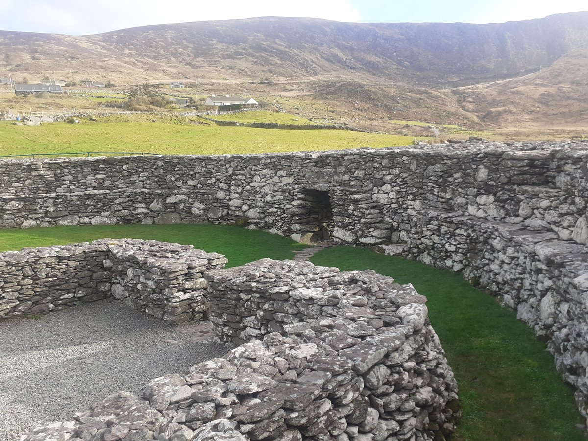 ForasFeasa's tweet image. New video: What is a #ringfort? 
youtu.be/6iwi09smk-Q
#irishhistory #ancient #medieval #history #fort #stone