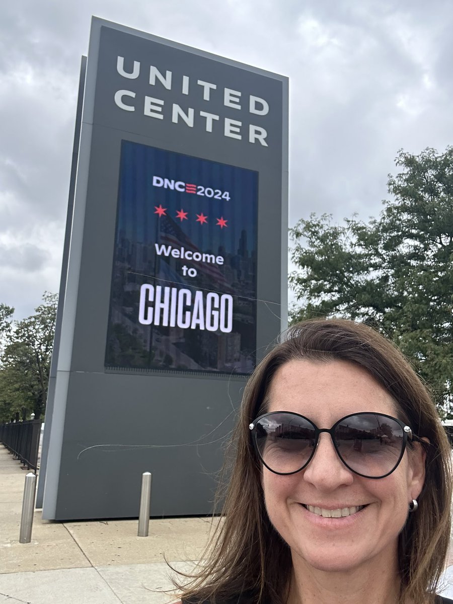 MelindaJPerson's tweet photo. Arrived in #CHICAGO for the @DemConvention and got a preview of the @UnitedCenter set up! Have already met unionists and educators from Colorado, Alabama, North Carolina and Illinois! 🇺🇸 @nysut @AFTunion @NEAToday @ieanea https://t.co/DRfo8uaPxO