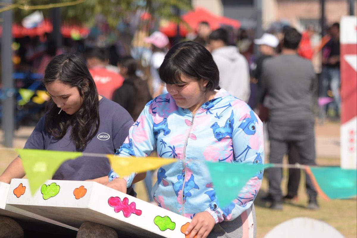 LrDesarrollo's tweet photo. 🧡🤗La fiesta de #Festipeques ya se vive en el Parque Norte. Una tarde llena de diversión, sorpresas y gran variedad de juegos diseñados para todas las edades. Desde actividades creativas hasta competencias emocionantes🌈 https://t.co/QihN2cdUqR