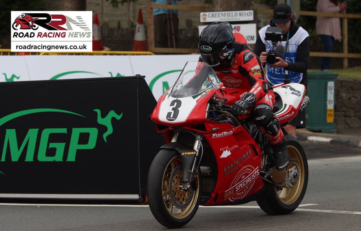 RialStevie43999's tweet photo. #classics, #manxgp, #roadracers, #mountaincourse https://t.co/kGd1epvboh