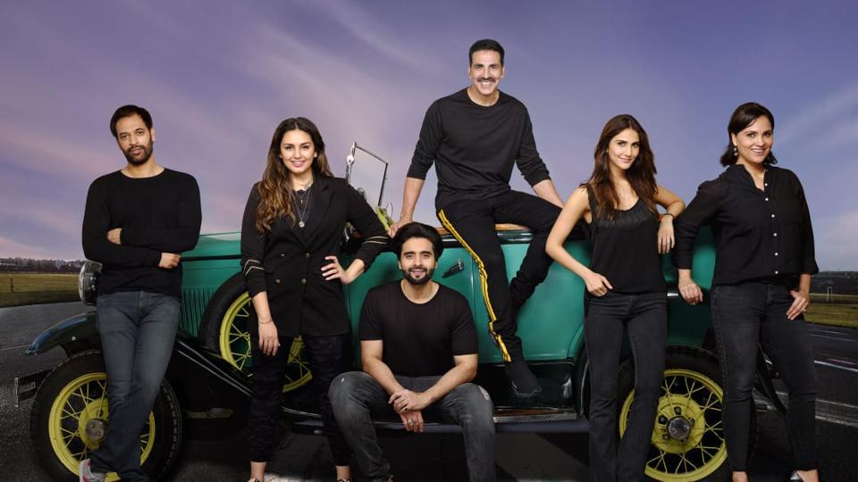 AkshayDevotte's tweet photo. #3YearOfBellBottom
Thriller / Action
Guru Ji Shri @akshaykumar 🙏🏻
@Vaaniofficial , @humasqureshi
@LaraDutta , #Zainkhandurrani
#Mamiksingh , @_AdilHussain
#Vijay , #Sumitkaul , #denzilsmith
#Dollyahuluwalia , #Adichugh
#Abhijeetlahiri , #Kaviraz
Directed : #RanjeetTiwari https://t.co/cBQNXCO5Oc