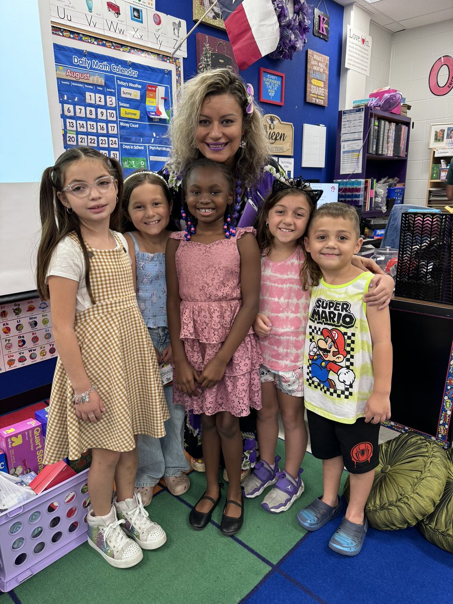 KubackiMaritza's tweet photo. What a great back to school week from convocation to meet the teacher night it was amazing to see staff, families, students, and we are ready to shine bright! 
@NISD @NISDMoraES @CarolHarle1 https://t.co/nP0rSmyqiQ