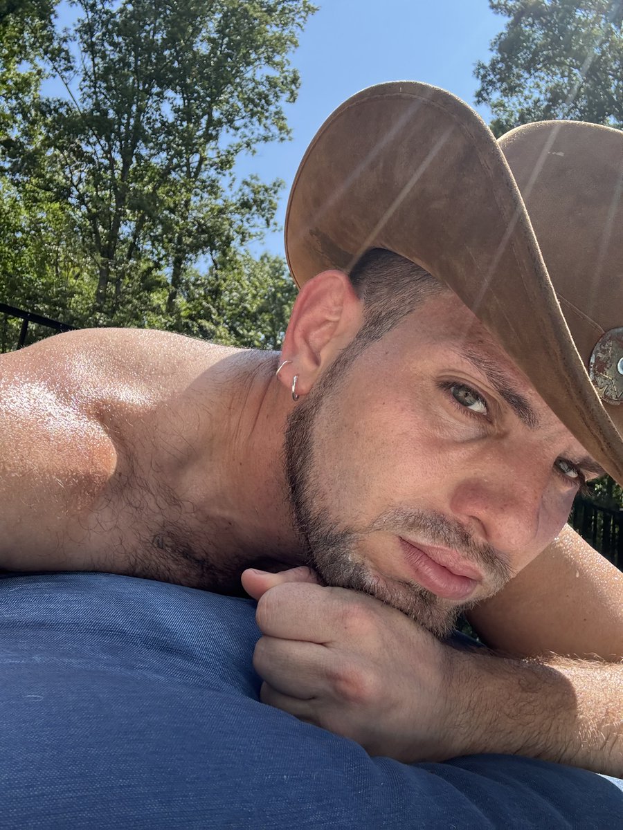 Sun bathing ☀️