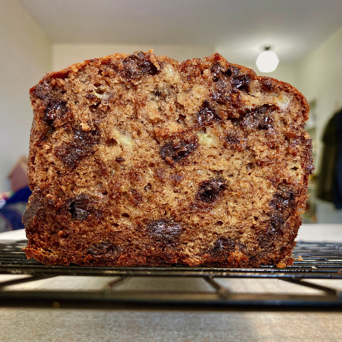 Ridiculously soft banana bread with dark chocolate 😍