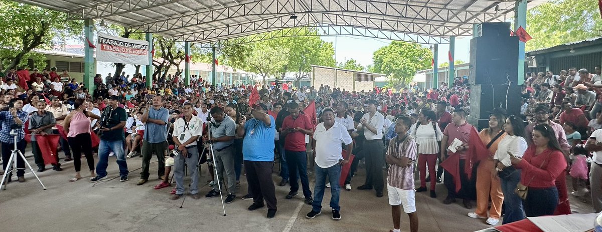 CarlosEReina's tweet photo. Esta mañana en la ciudad de Choluteca tuvimos la primera asamblea de la @NCLibre, dirigida por nuestro Candidato a Alcalde, Carlos Hernandez, y nuestro Candidato a diputado y coordinador departamental, Gustavo Cáceres y en total apoyo a nuestra próxima Presidenta @riximga. También nos acompañaron los coordinadores  departamental de Yoro, el diputado Eduardo Díaz y Otoniel Cerrato de El Paraiso. La Resistencia nos ha Definido como partido y como militancia, ahora debemos resistir a las mentiras, calumnias y campañas de desinformación del golpismo y la narco dictadura contra el gobierno de nuestra presidenta @XiomaraCastroZ . HLVS. @PartidoLibre